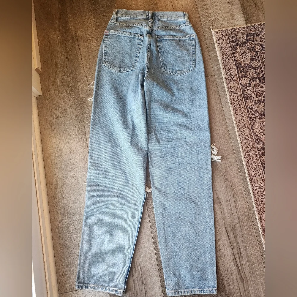 Women's BDG Light Blue Distressed Boyfriend Jeans Urban Outfitters Size 24 - Picture 3 of 3